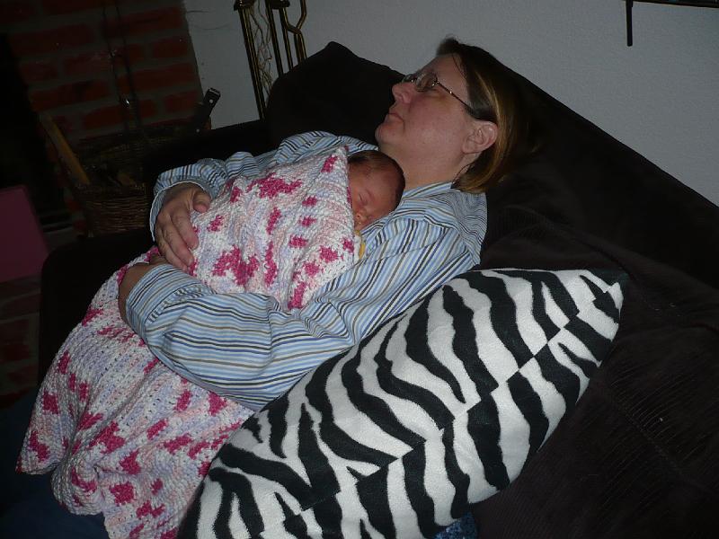 Hailee7th24 019.jpg - It's been a busy week.. Grandma Lyn, lets take a nap!!